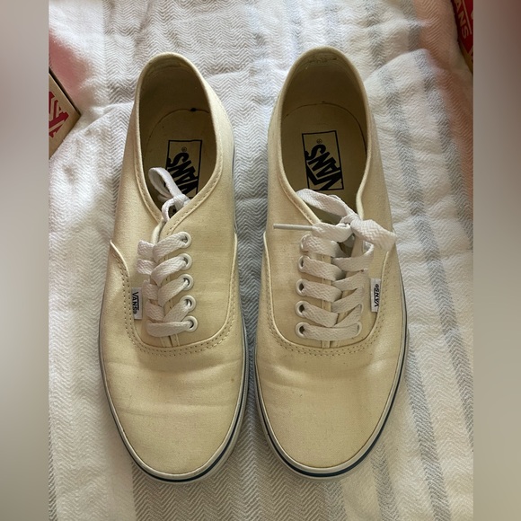 Vans - Picture 1 of 4